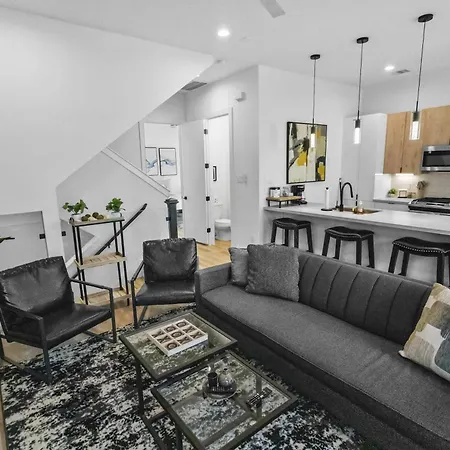 3Bd Spacious Retreat Fast Wi-Fi Parking Gym